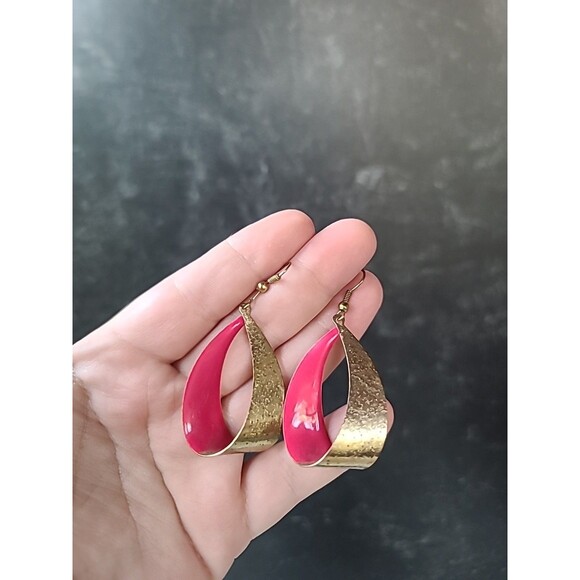Dangling Pink Enamel Gold Tone Metal Pierced Earrings Vintage Costume Jewelry - Picture 4 of 10
